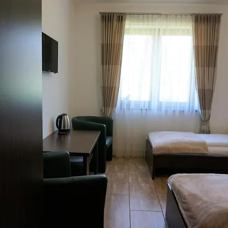 Dworek Gora I Kura Homestay Brenna