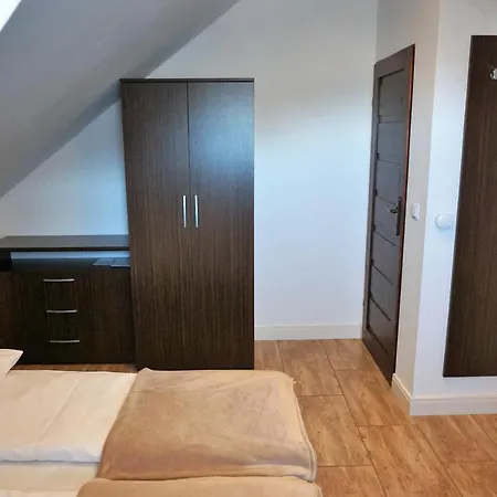 Dworek Gora I Kura Homestay Brenna