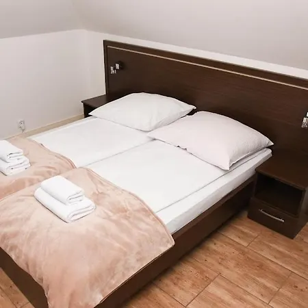 Quarto em Acomodações Particulares Dworek Góra I Kura Brenna