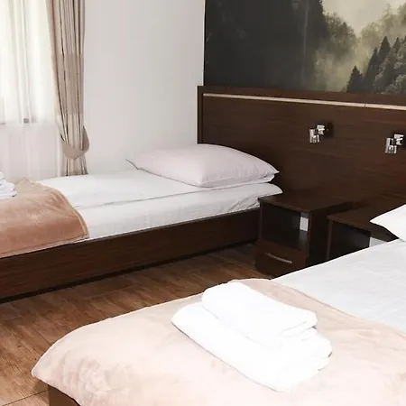 Dworek Góra I Kura *