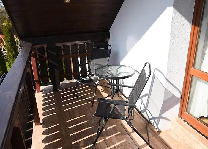 Dworek Gora I Kura *