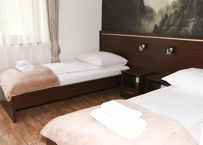 Dworek Gora I Kura *